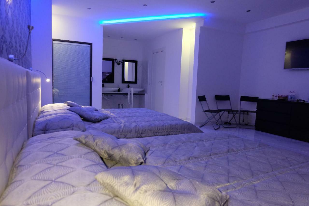 White Room Idromassaggio Su Richiesta Неаполь Экстерьер фото